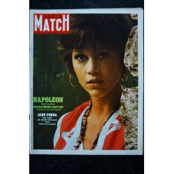PARIS MATCH N° 1068  25 octobre 1969   BRIGITTE BARDOT cover + 4 p. - Raquel Welsh - Brassens - l'Alcazar - 176 pages