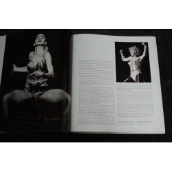 MADONNA - HER STORY Caroline Sullivan - Editions SevenOaks -  2014 LIVRE PHOTO GRAND FORMAT 258 pages