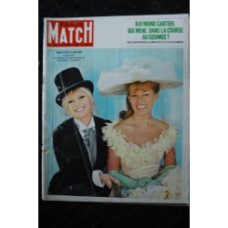 PARIS MATCH N°  834 3 AVRIL 1965 BRIGITTE BARDOT Cover & JEANNE MOREAU CHARLES AZNAVOUR LE TRIOMPHE D'UN POETE